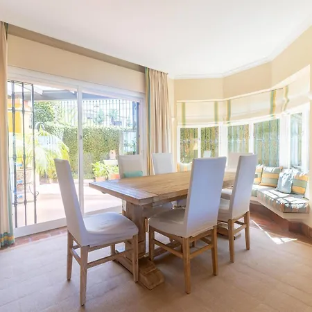 Near Beaches, Cleaning Included Holiday home
